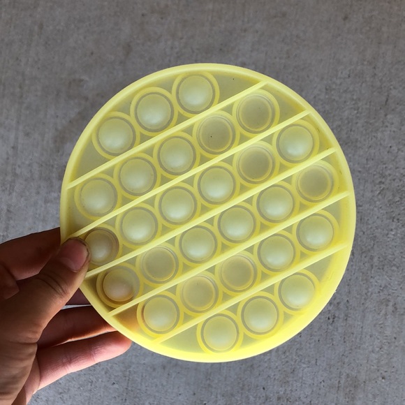 yellow clear circle pop it fidget toy - Picture 2 of 3